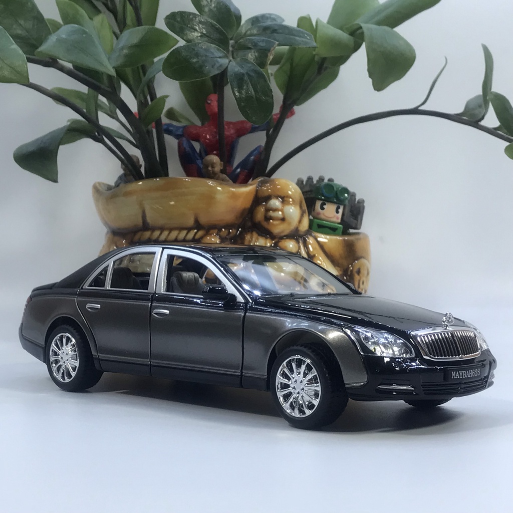 Mô hình xe ô tô Mercedes Maybach 62S tỷ lệ 1:24