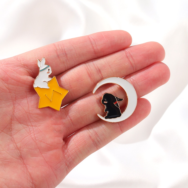 Ghim Cài Áo Tráng Men Hình Thỏ Trắng Đen Mặt Trăng Ngôi Sao Hoạt Hình Thích Hợp Làm Quà Tặng Bạn Bè
