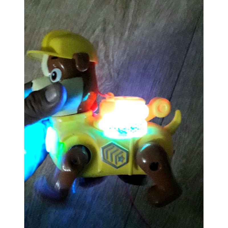 Chú Chó Paw đi dạo có nhạc và đèn led rất đẹp bằng nhựa tặng kèm pin