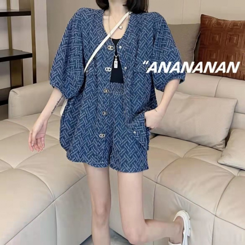 Set Áo Thun Ngắn Tay Cổ Tròn + Quần Short Denim Thời Trang Nữ