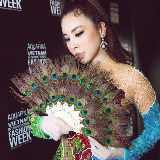 Lông Công Phong Thủy Tâm An