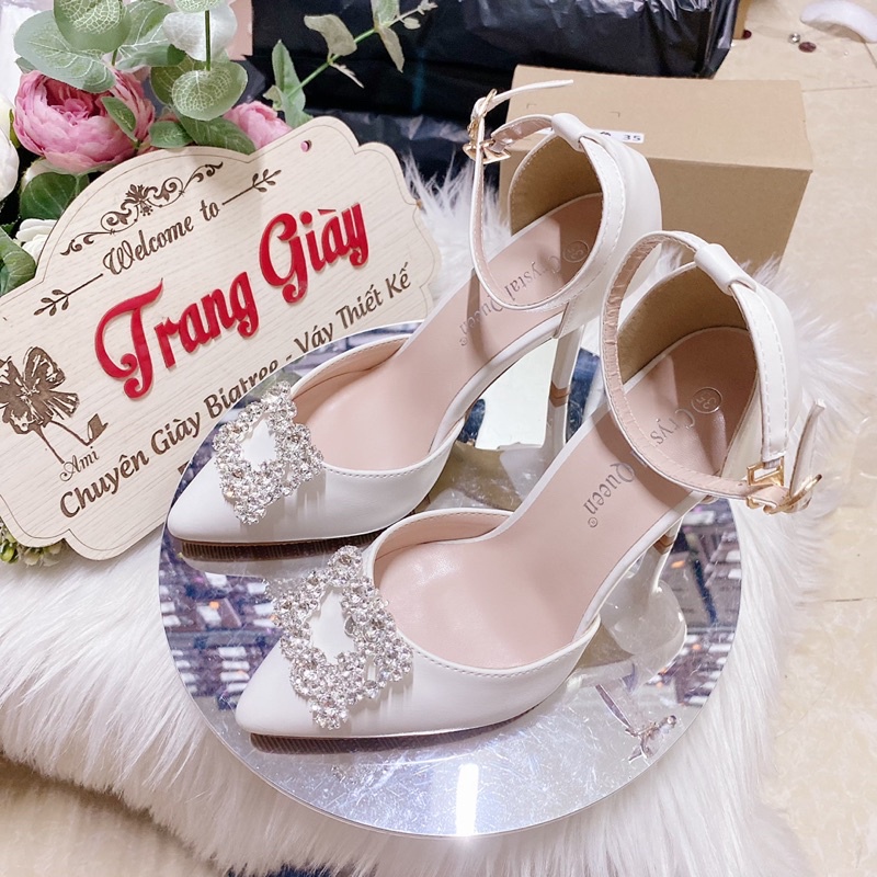 GIÀY CƯỚI CÓ QUAI KẸP HOA ĐÁ VUÔNG CAO CẤP
