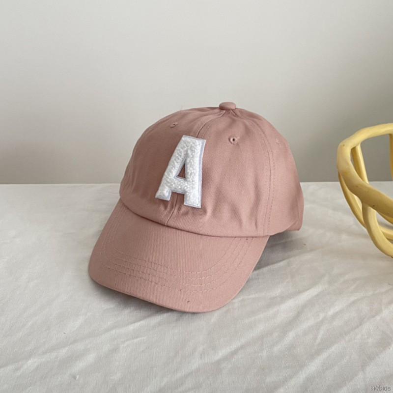 Mũ lưỡi trai phối chữ thêu sành điệu