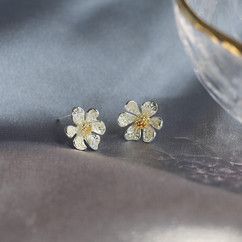 Khuyên Tai Thiết Kế Hình Hoa Cúc Nhỏ Dễ Thương A784