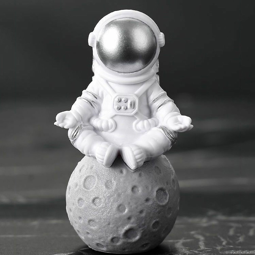 3 mô hình phi hành gia bằng resin nhỏ xinh nhiều màu đáng yêu trang trí bánh kem