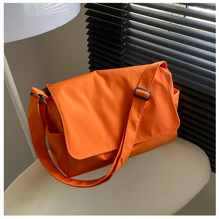 Túi đeo chéo kiểu trơn vải Oxford chống nước cá tính có hai màu đen và cam