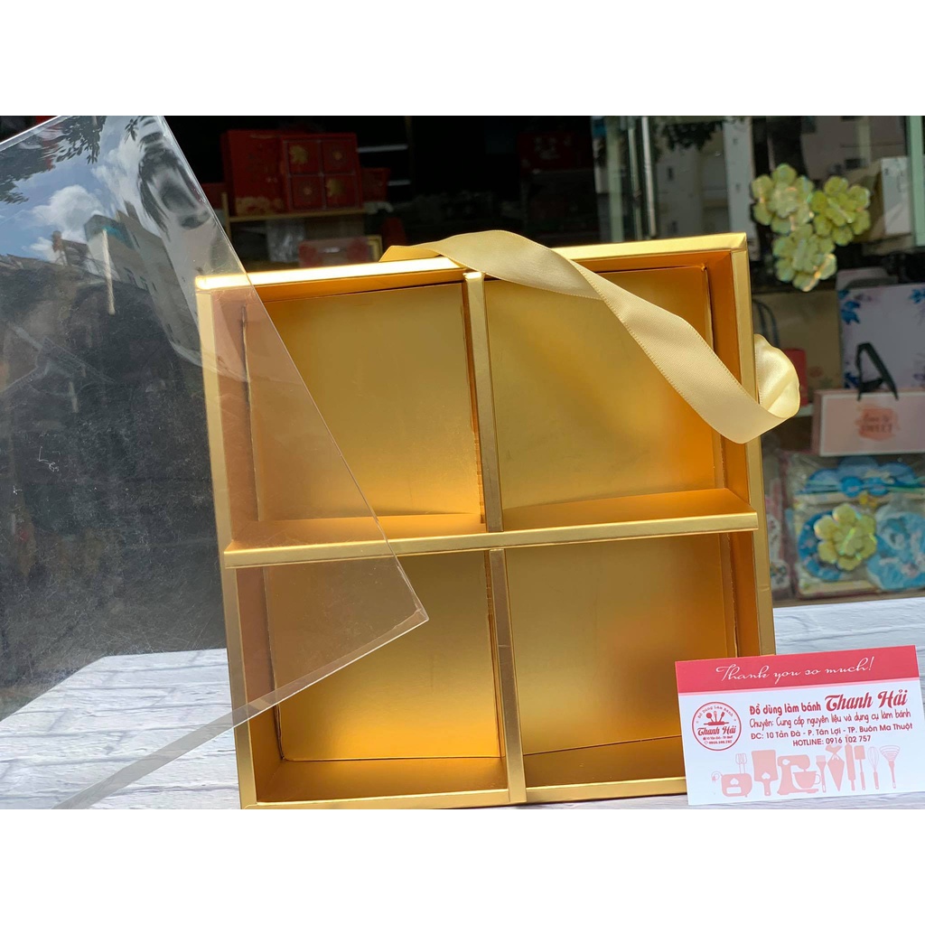 Hộp MICA 4 Bánh 150g .