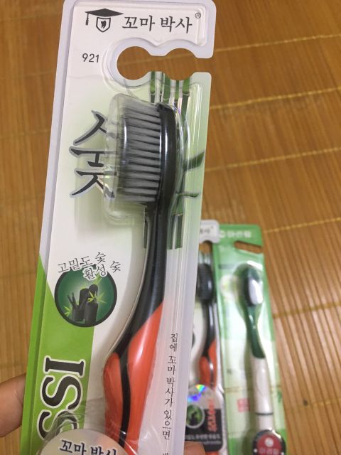 Bàn Chải Đánh Răng Than Tre Hoạt Tính Hàn Quốc Mềm