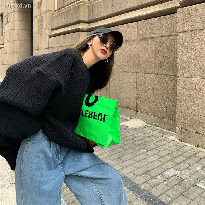 Áo len nữ dài tay cổ tròn màu đen thời trang Hàn