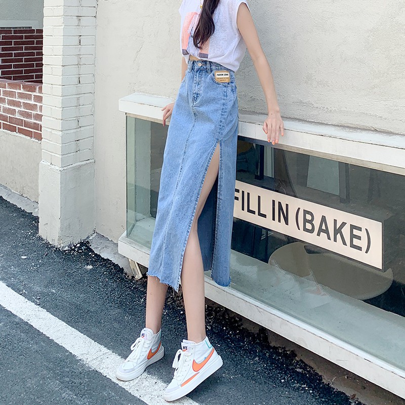 Chân váy vải jean xẻ tà thời trang nữ quyến rũ | BigBuy360 - bigbuy360.vn