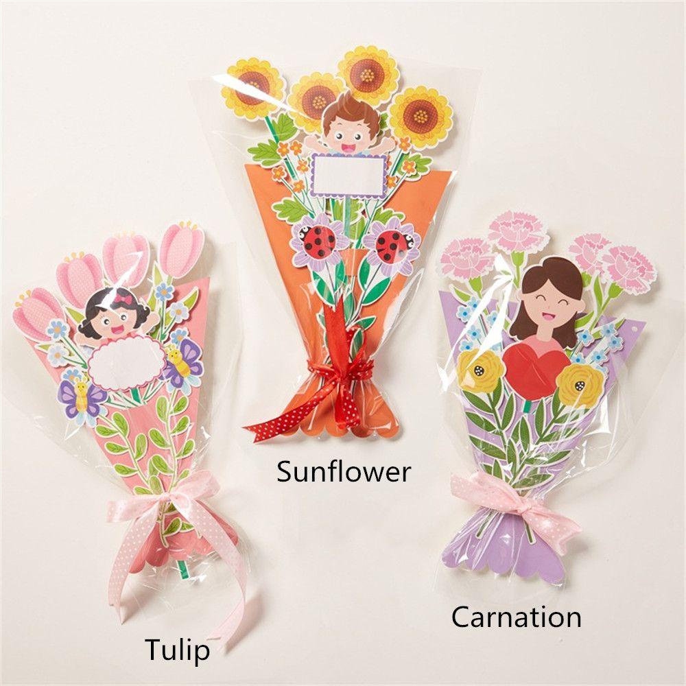 Thiệp Chúc Mừng Ngày Của Mẹ Bằng Giấy Hoa Cẩm Chướng Sáng Tạo