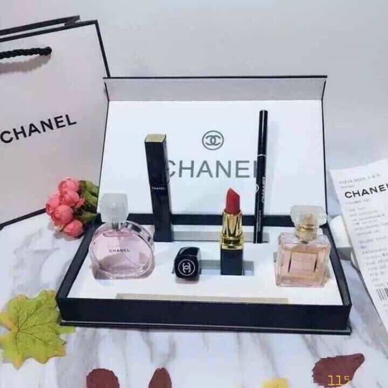 Set quà tặng 8/3 bộ trang điểm cực hot tặng kèm thiệp | BigBuy360 - bigbuy360.vn