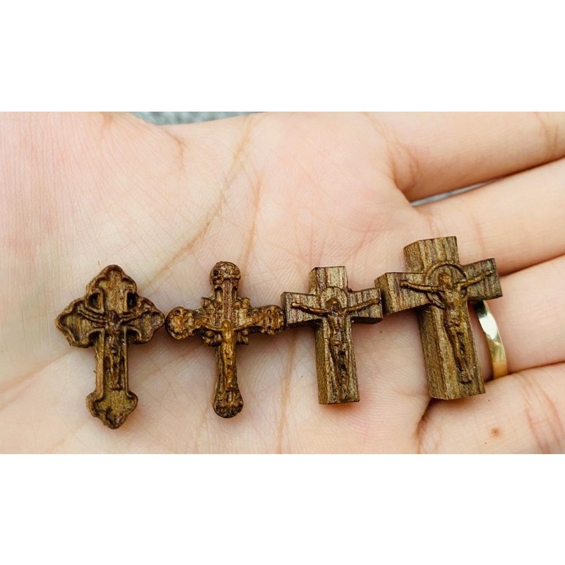 Charm Thánh Giá Trầm Hương Tốc dành cho khách Công Giáo