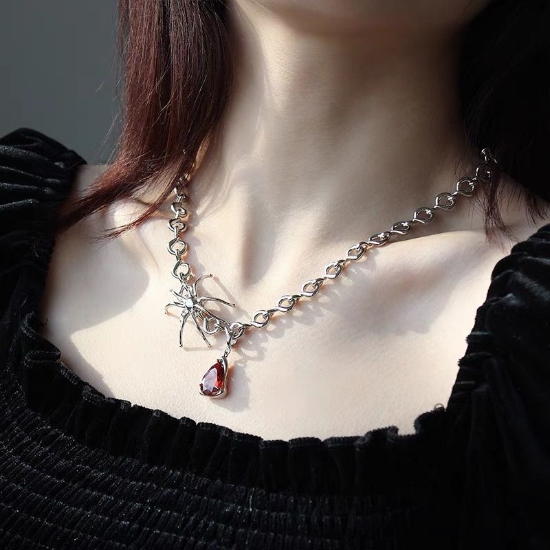Dây chuyền mạ bạc mặt hình nhện độc đáo