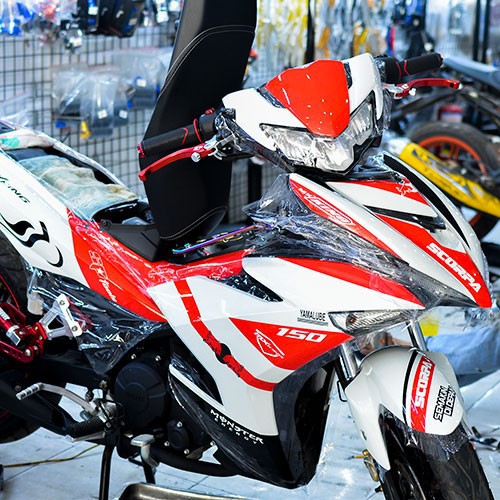 Tem trùm exciter 150 trắng đỏ mẫu mới, độ team trùm decal xe máy ex dán đời 2015-2020