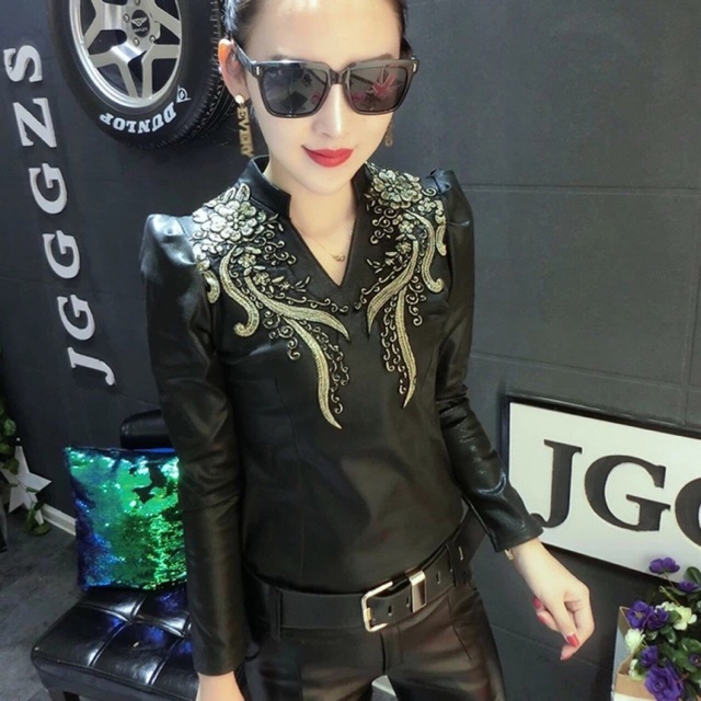 Áo sơ mi thêu hoa