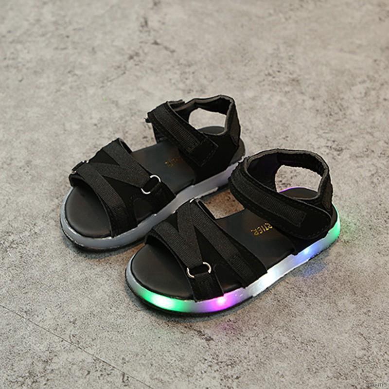 Giày sandals có đèn LED năng động cho bé