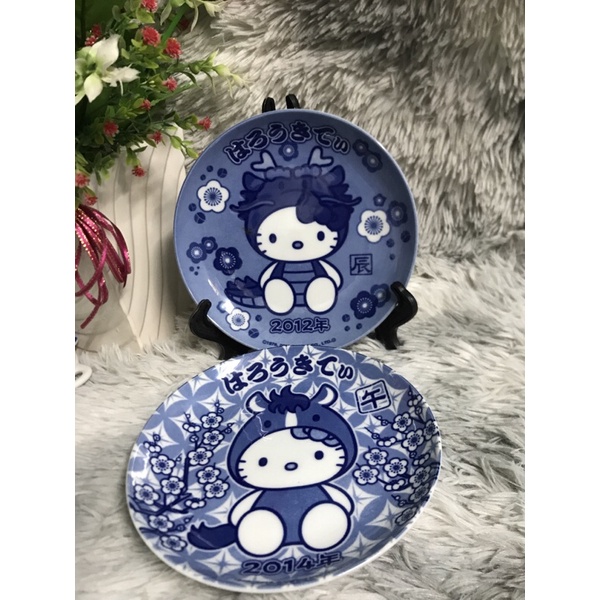 Dĩa Hello kitty, rilakkuma, doraemon