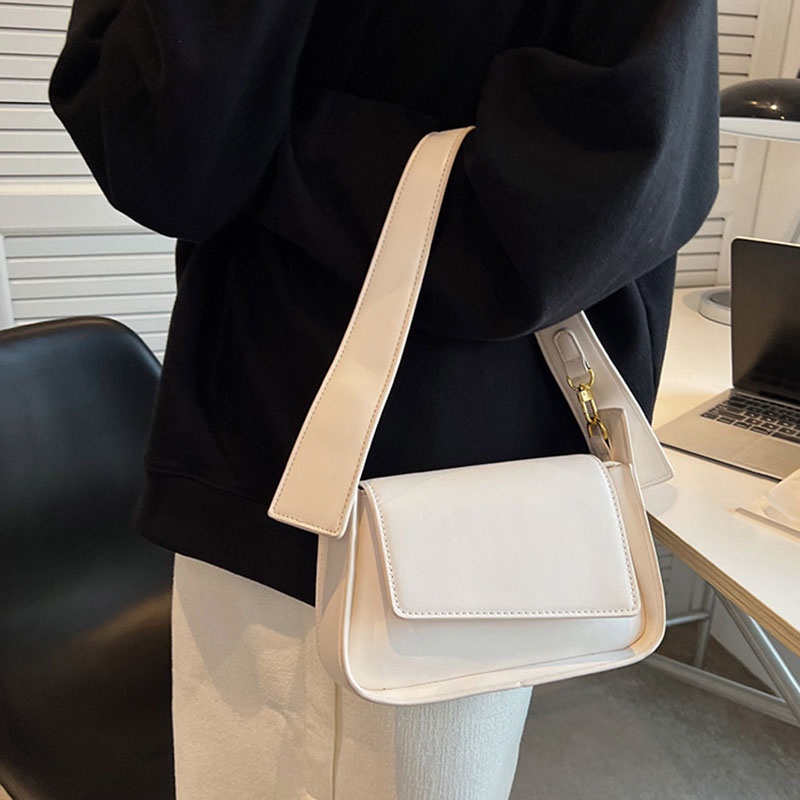 Túi Đeo Chéo Dây Xích Dễ Phối Đồ Thời Trang Cho Nữ