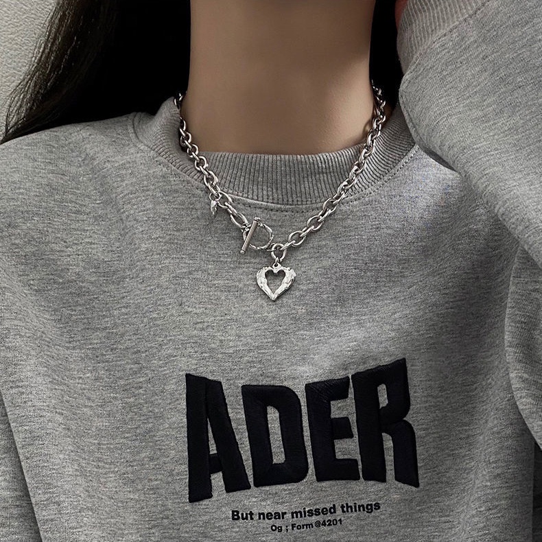 Vòng cổ Bằng Thép Titan Mặt Trái Tim Rỗng Màu Bạc Thời Trang Cho Nữ