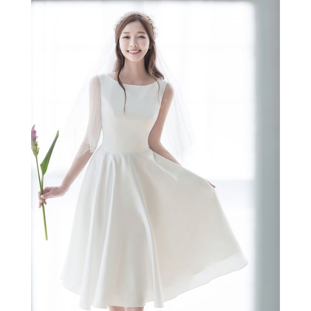 Váy cưới ngắn đi bàn