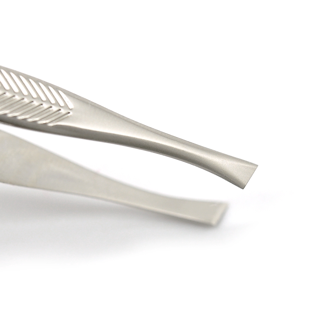 Nhíp nhổ lông mi có đèn LED