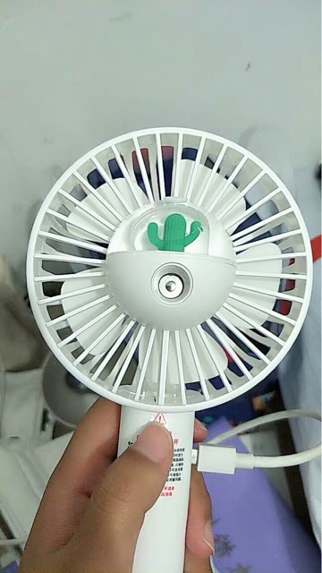 (Sẵn) Quạt phun sương cầm tay dễ thương mini tạo độ ẩm chăm sóc da mặt đập tan hè nắng nóng | BigBuy360 - bigbuy360.vn