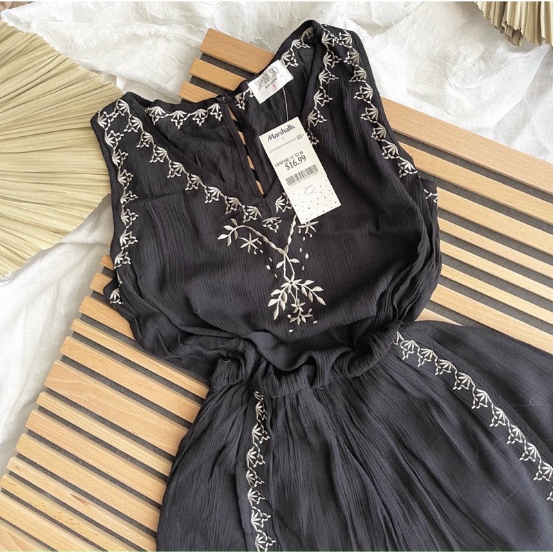 JUMPSUIT ĐEN THÊU HOA