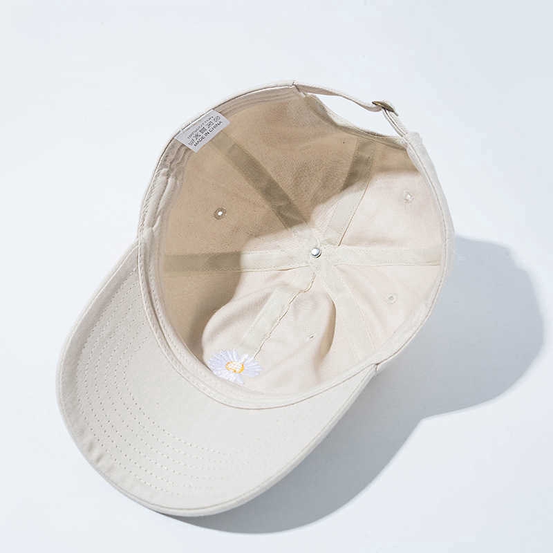 Mũ Lưỡi Trai Thêu Hình Hoa Cúc Thời Trang