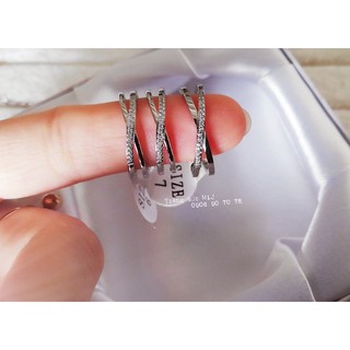 Nhẫn titan đính xoàn chéo