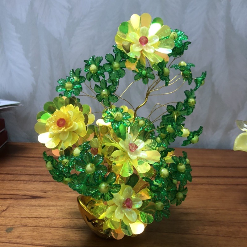 Bình hoa để bàn bằng pha lê nhựa và hạt cườm