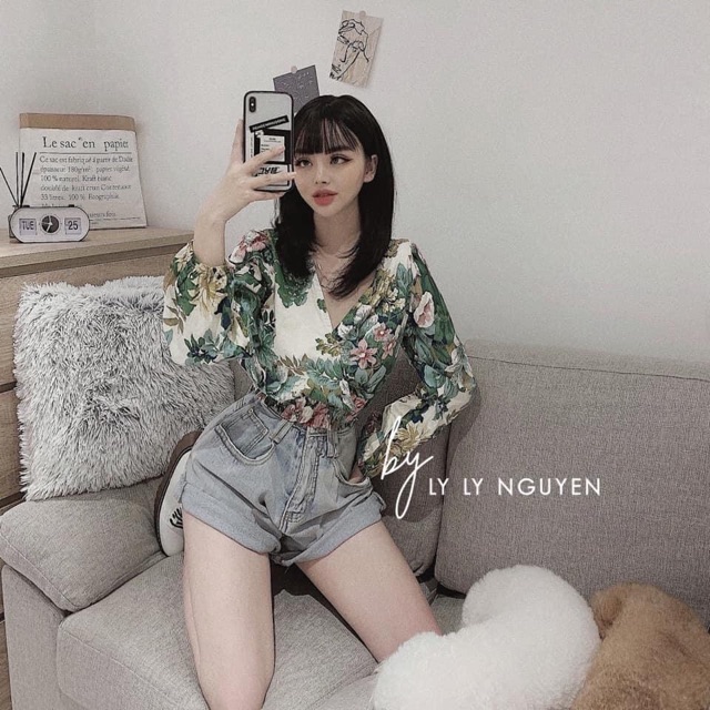 Áo croptop hoa đắp ngực tay dài #4