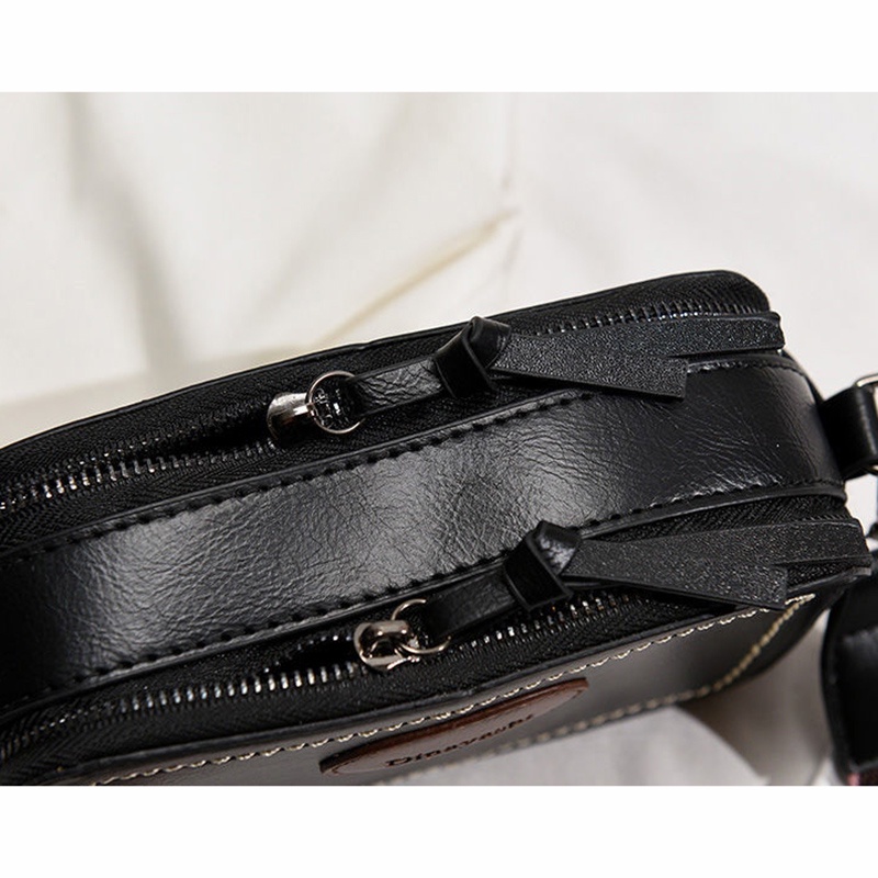 Túi đeo chéo vai hình vuông dây bản rộng phong cách retro dành cho nữ | BigBuy360 - bigbuy360.vn