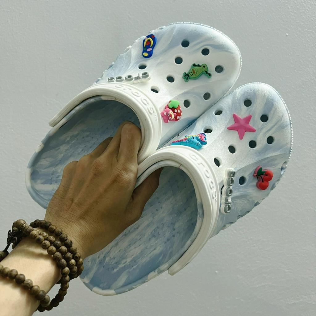 Dép crocs chính hãng mẫu baya clog màu xanh da trời BCSXDT, có tặng kèm sticker trang trí, hàng chính hãng lỗi nhẹ