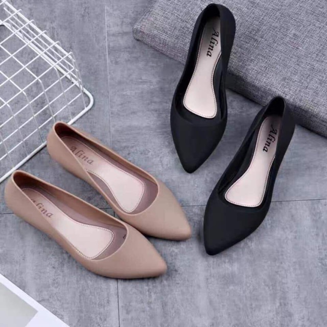 Giày nhựa Giày Giày nhựa dẻo phù hợp cho các c đi làm , đi mưa nhiều  Giày đen , sz 39.37.40.37 Màu hồng sz .36.38.38.36