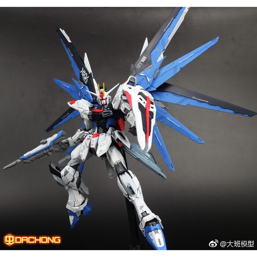 Mô Hình Lắp Ráp Gundam MG 6650 Freedom 2.0 (Daban) (tặng kèm base)