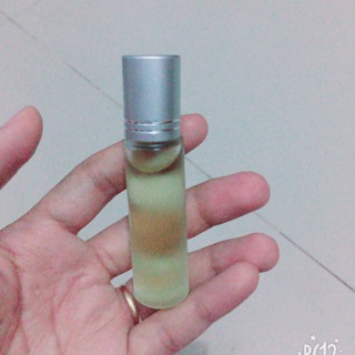 Tinh dầu Tràm bi lăn tiện dụng