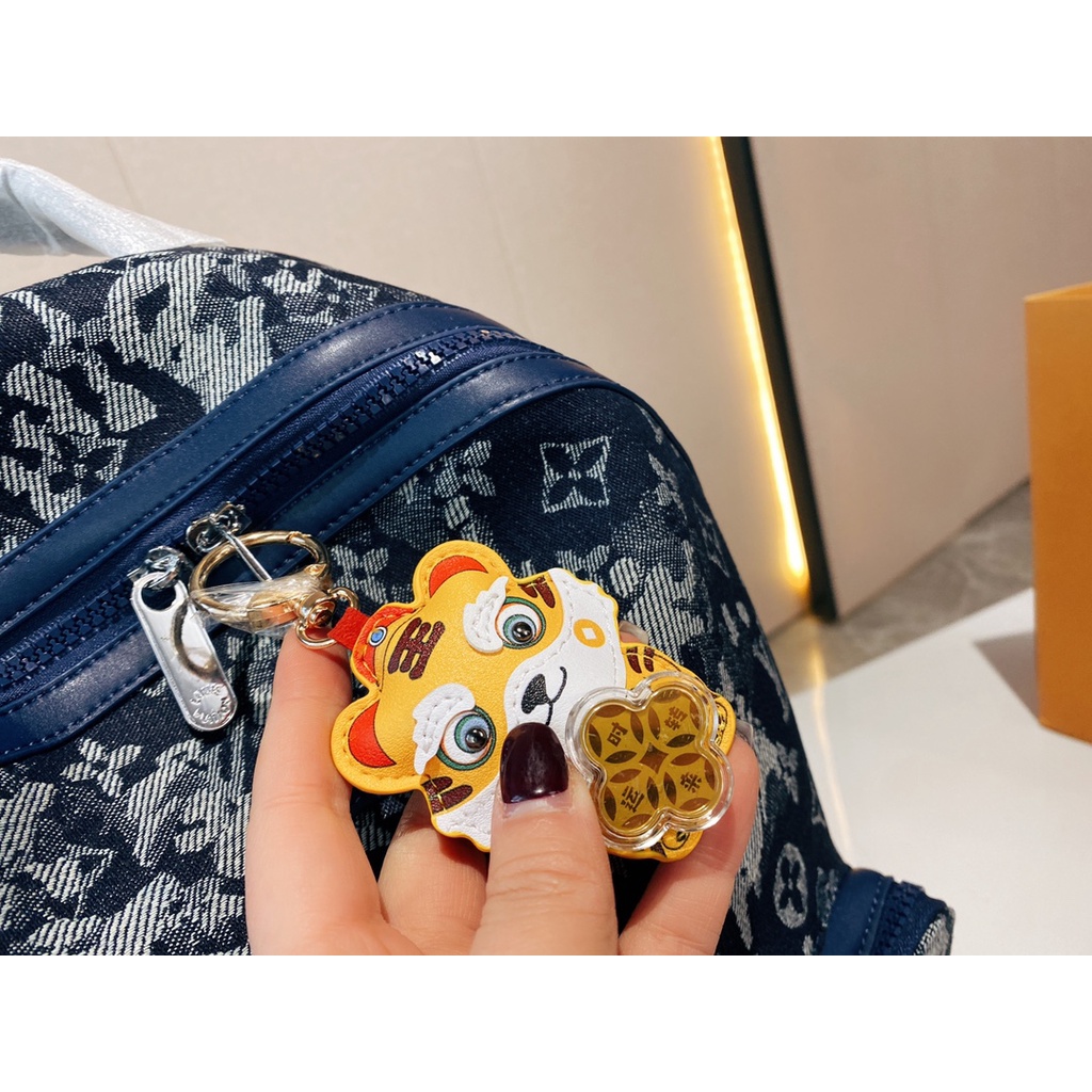 Louis Vuitton spot LV ba lô thể thao / túi thời trang / túi sang trọng dung lượng lớn / túi messenger