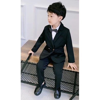 Bộ vest bé trai thời trang bao gồm áo vest hai lớp và quần