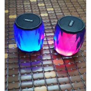 Loa bluetooth Fenda W8 đèn led đổi màu chính hãng 100%