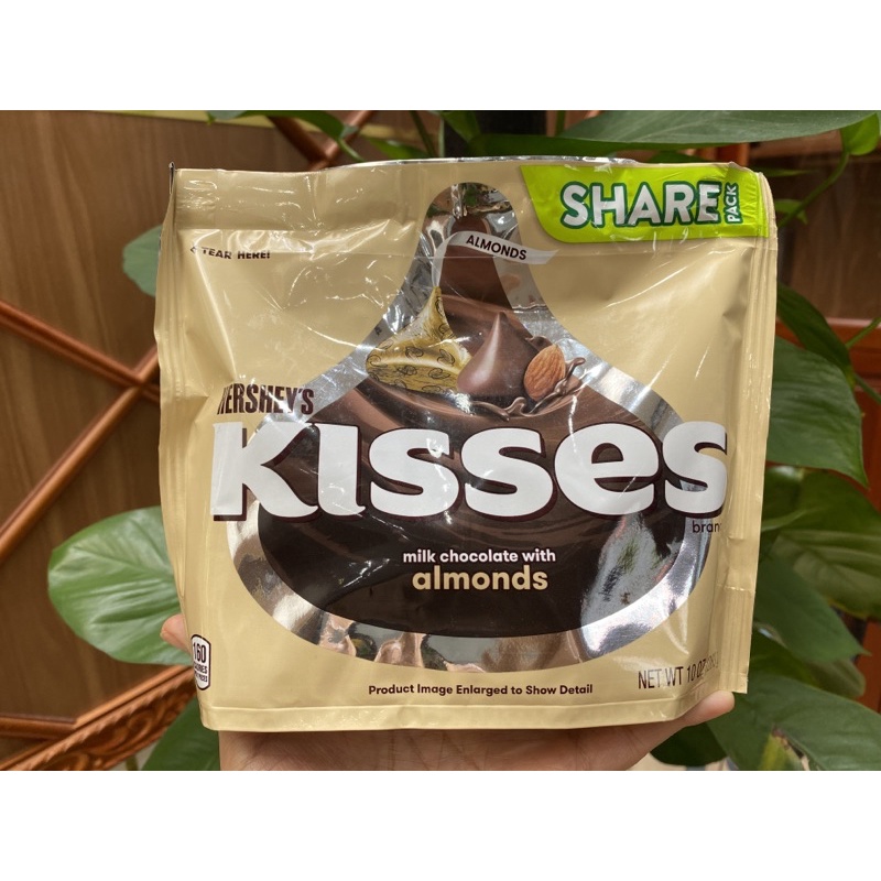 Socola Sữa Hạnh Nhân Hershey's Kisses Milk Chocolate with Almonds 283g