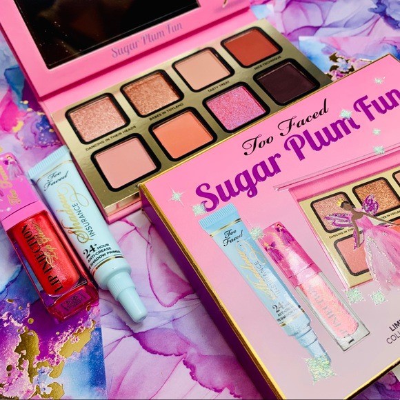 Set Sugar Plum Fun Makeup gồm bảng mắt, son bóng travel size và kem lót mắt mini | BigBuy360 - bigbuy360.vn
