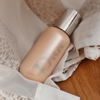 Tạo khối DIOR BACKSTAGE highlighter Face & Body Glow