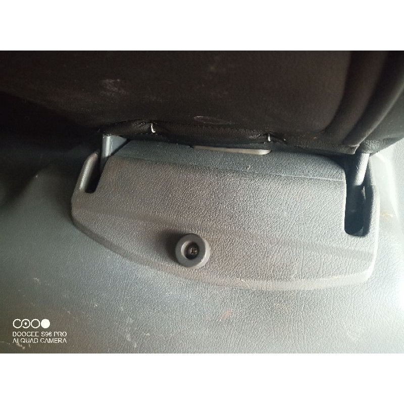 Nắp che chân ghế hàng 3  Pajero V31 V32 V33 V43 MB774407 MB774410