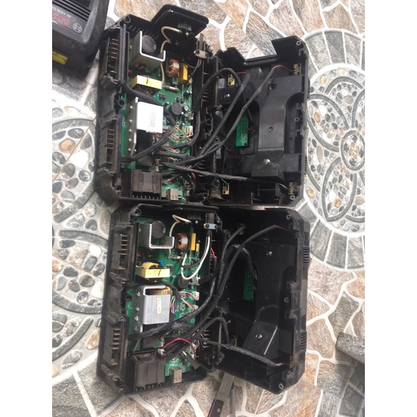 Sạc pin lion Hitachi có cổng USB UC18YDl