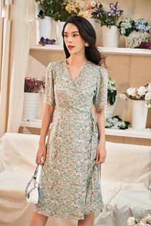 Váy hoa xanh cổ V