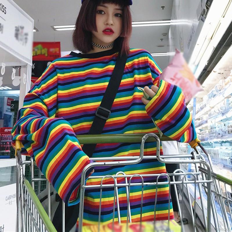 Áo thun tay dài dáng rộng màu sắc cầu vồng phong cách thời trang Hàn Quốc