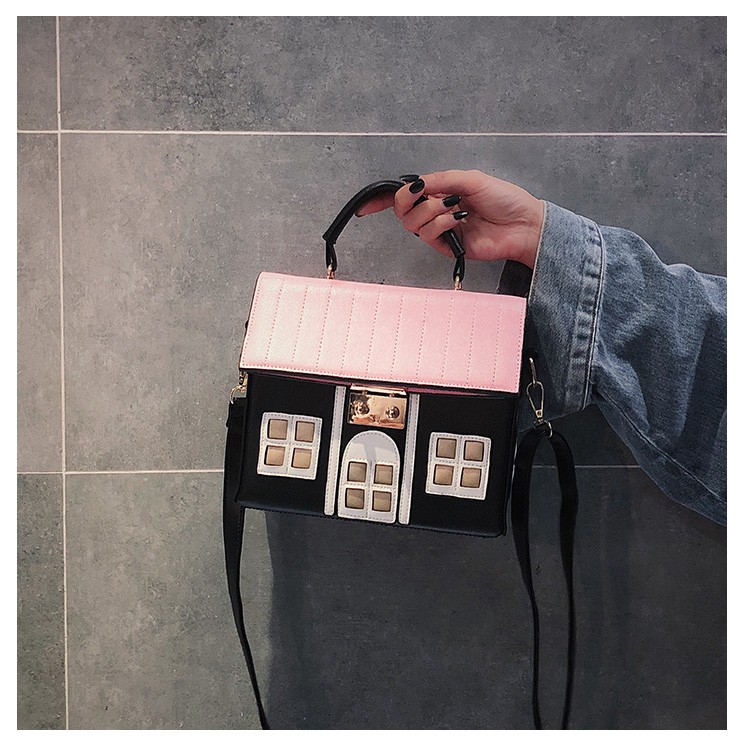 Túi xách đeo chéo hình ngôi nhà độc lạ