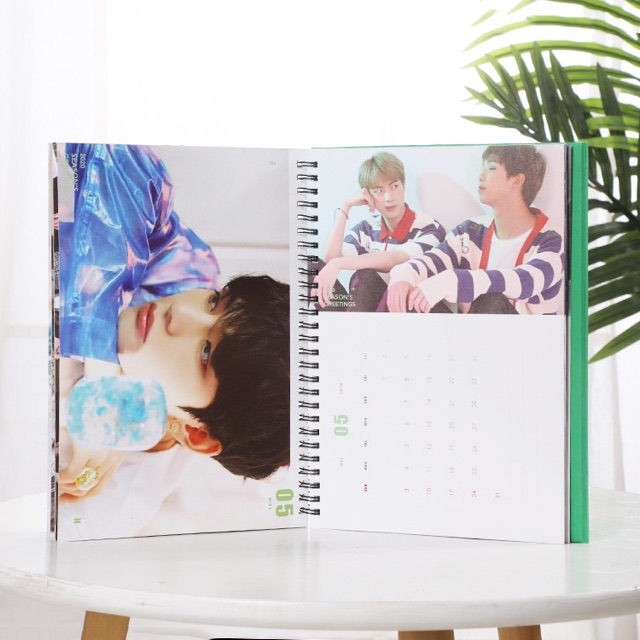 Lịch để bàn in hình Bangtan season greeting 2020