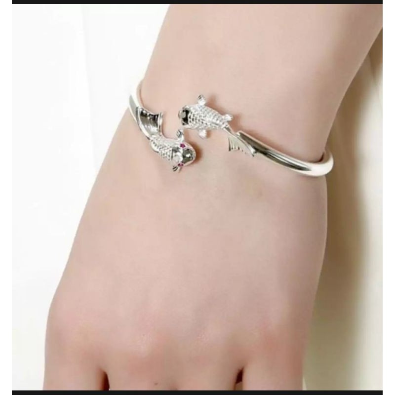 Vòng tay nữ bạc dễ thương cao cấp.  Lắc vòng tay bạc song ngư may mắn thời trang dành cho nữ
